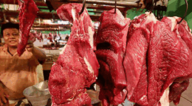 Seorang pedagang daging segar.