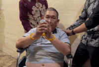 Erwin Iskandar alias Ko Erwin, pemasok narkoba ke AKBP Didik, saat digiring ke Bareskrim Polri. Foto: Dittipidnarkoba Bareskrim Polri