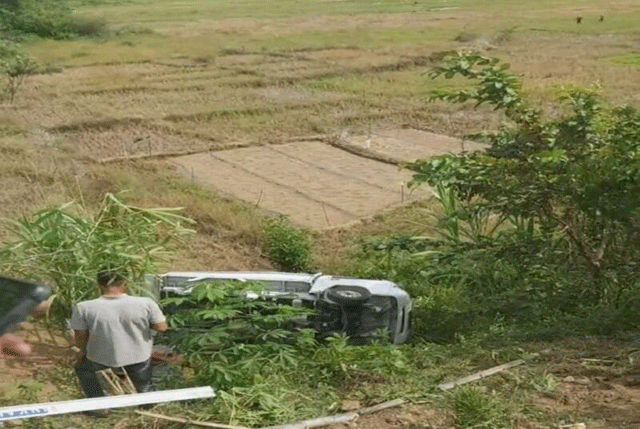 Sebuah mobil dilaporkan mengalami kecelakaan tunggal hingga terjun ke jurang di jalur pendakian menuju Bukit Tengah