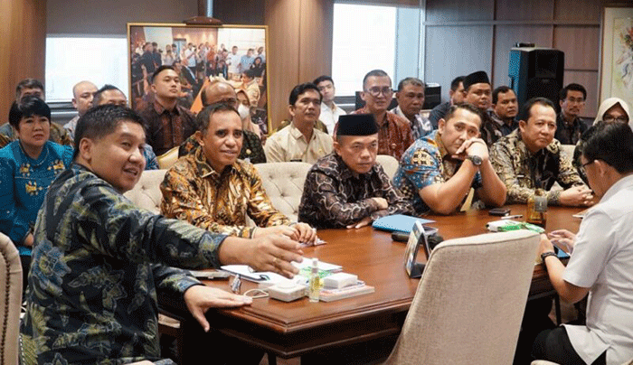 Gubernur Al Haris bersama Bupati/Walikota se Provinsi Jambi menemui Menteri PKP Maruarar Sirait.