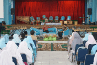 Khairul Jasmi dan JS Khairen (ayah dan anak) ketika tampil di Ngaji Literasi di Perguruan Diniyyah Puteri Padang Panjang.