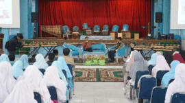 Khairul Jasmi dan JS Khairen (ayah dan anak) ketika tampil di Ngaji Literasi di Perguruan Diniyyah Puteri Padang Panjang.