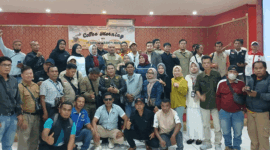 Insan Pers, LSM foto bersama Aslori Humas PLTA Kerinci Merangin Hidro
