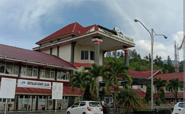 Sekretaris Daerah Kota Sungai Penuh, Alpian, melakukan pergeseran pegawai di RSU MHA Thalib untuk meningkatkan mutu layanan kesehatan.