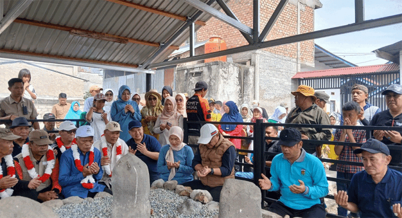 Wako Alfin di makam nenek moyang mangku bumi luhah singapi putih.