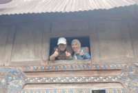 Wako Alfin dan Ibu di rumah lahek Luhah Rio Jayo yang berusia 157 tahun.