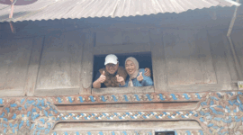 Wako Alfin dan Ibu di rumah lahek Luhah Rio Jayo yang berusia 157 tahun.