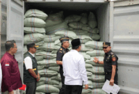 
Karung berisi daun kratom ilegal yang hendak diekspor ke India. Foto: Bea Cukai