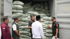 
Karung berisi daun kratom ilegal yang hendak diekspor ke India. Foto: Bea Cukai