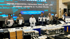 Konferensi Pers pengungkapan perkara sms blast link phising e-tilang palsu di Bareskrim Polri, Jakarta Selatan, Rabu (25/2). Foto: Rayyan/Kumparan