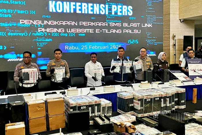 Konferensi Pers pengungkapan perkara sms blast link phising e-tilang palsu di Bareskrim Polri, Jakarta Selatan, Rabu (25/2). Foto: Rayyan/Kumparan