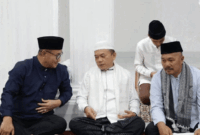 Wali Kota Sungai Penuh Alfin dan Bupati Kerinci, monadi mendampingi Gubernur Jambi Alharis dalam Safari Ramadan di Masjid Al Falah