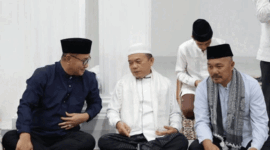 Wali Kota Sungai Penuh Alfin dan Bupati Kerinci, monadi mendampingi Gubernur Jambi Alharis dalam Safari Ramadan di Masjid Al Falah
