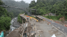 Perbaikan ruas jalan Lembah Anai, Sumatera Barat.