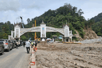 Ruas jalan di sekitar Jembatan kembar kawasan Lembah Anai.