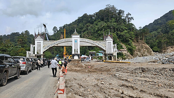 Ruas jalan di sekitar Jembatan kembar kawasan Lembah Anai.