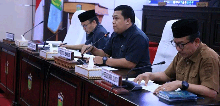 Ketua DPRD Hutri Randa, S.Sos.,MM didampingi Wakil Ketua I Hardizal, S.Sos.,MH dan dihadiri para Anggota Badan Musyawarah, Sekwan Heri Amperawanto, SE.,M.Si beserta jajarannya serta Alat Kelengkapan Dewan lainnya