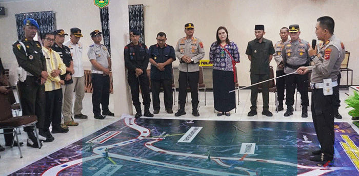 Kasat Lantas Polres Padang Panjang, AKP Pifzen Finot menjelaskan skema buka tutup jalan Lembah Anai, Sumbar.