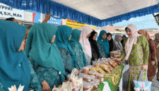 Bazar Murah paket sembako di Padang Panjang.