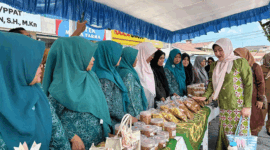 Bazar Murah paket sembako di Padang Panjang.