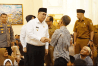 Seorang kepala keluarga terdampak bencana alam babjir bandang menyampai terimakasih atas bantuan yang diserahkan kepada mereka.