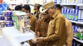 Wakil Wali Kota Sungai Penuh Azhar Hamzah melakukan sidak pasar