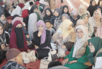 Para mustahik penerima zakat Program Padang Panjang Peduli.