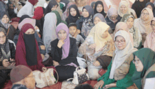 Para mustahik penerima zakat Program Padang Panjang Peduli.