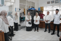 Wawako Padang Panjang, Allex Saputra bersama Pj. Sekdako Wita Desi Susanti ketika melakukan inspeksi mendadak di salah satu organisasi perangkat daerah.