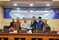 Penyerahan LKPj 2025  Kota Padang Panjang kepada Ketua Ketua DPRD.