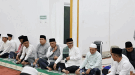 Wali Kota Sungai Penuh Alfin mendampingi Gubernur Jambi Al Haris saat Safari Ramadhan di Masjid Nurul Iman, Sungai Bungkal, Kota Sungai Penuh, Jumat (7/3)