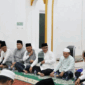 Wali Kota Sungai Penuh Alfin mendampingi Gubernur Jambi Al Haris saat Safari Ramadhan di Masjid Nurul Iman, Sungai Bungkal, Kota Sungai Penuh, Jumat (7/3)