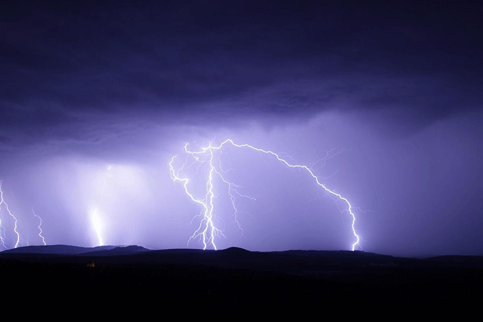 Ilustrasi Petir.(KOMPAS.COM/Oimheidi/Pixabay)