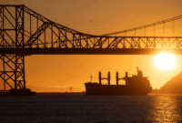 Ilustrasi kapal tanker. Para CEO perusahaan minyak dan gas terbesar dunia memperingatkan dampak perang Iran terhadap pasokan energi global jauh lebih besar dari yang tercermin di pasar saat ini.()