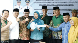 Wako Alfin di dampingi Wakil Wali Kota Azhar Hamzah dan jajaran pejabat pemerintah kota meresmikan Rumah Singgah Lansia Juara di Sungai Penuh