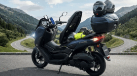 Yamaha NMAX Turbo 2026 dengan kapasitas tangki 7,1 liter dan bagasi bawah jok yang luas, serta aksesori top case opsional untuk keperluan touring. /Kolase Foto Suara Flores/ Toney/
