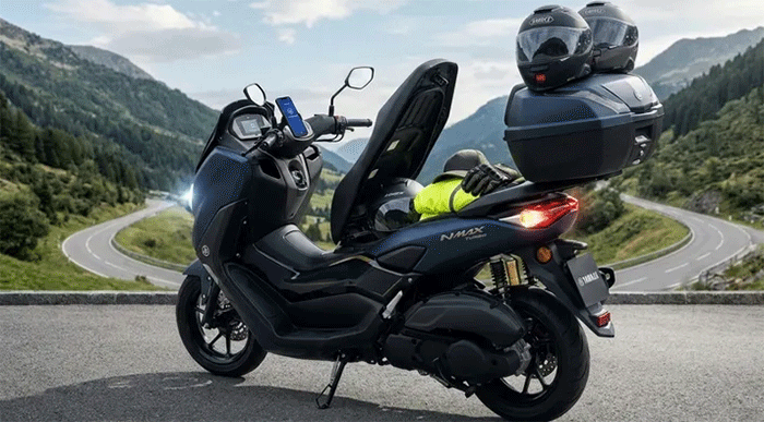 Yamaha NMAX Turbo 2026 dengan kapasitas tangki 7,1 liter dan bagasi bawah jok yang luas, serta aksesori top case opsional untuk keperluan touring. /Kolase Foto Suara Flores/ Toney/