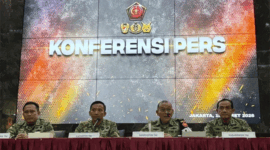 Danpuspom TNI Mayjen Yusri Nuryanto (kedua kanan), Asintel Panglima TNI Mayjen TNI Rio Firdianto, Kapuspen TNI Brigjen Aulia Dwi Nasrullah, dan Kababinkum Laksamana Muda Farid Maru memberikan keterangan pers di Mabes TNI, Jakarta, Rabu (18/3/2026). Foto: Amira Nada/kumparan