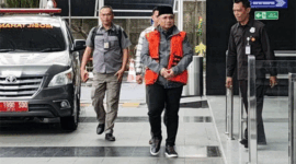Tersangka kasus dugaan korupsi kuota haji dan penyelenggaraan ibadah haji Yaqut Cholil Qoumas atau Gus Yaqut tiba di Gedung Merah Putih KPK, Jakarta, Selasa (24/3/2026). Foto: Jonathan Devin/kumparan
