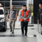 Tersangka kasus dugaan korupsi kuota haji dan penyelenggaraan ibadah haji Yaqut Cholil Qoumas atau Gus Yaqut tiba di Gedung Merah Putih KPK, Jakarta, Selasa (24/3/2026). Foto: Jonathan Devin/kumparan