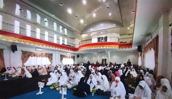 Jamaah calon haji Kabupaten Pasaman Barat, Sumatera Barat melaksanakan manasik haji tingkat kabupaten di Aula Kantor Bupati Pasaman Barat, Rabu (25/3/2026). ANTARA/Altas Maulana
