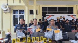 Konferensi pers pengungkapan kasus pembunuhan dokter di Kabupaten Gayo Lues oleh Polres Gayo Lues, Kamis (26/3/2026). Foto: Dok. Polres Gayo Lues
