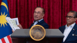 Perdana Menteri Malaysia Anwar Ibrahim mengumumkan perombakan kabinet di Malaysia, Selasa (16/12/2025). Foto: Kantor Perdana Menteri Malaysia/HO/Antara