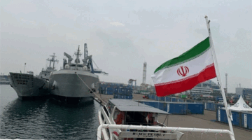 Kapal perang fregat kelas Moudge IRIS Dena dari Angkatan Laut Iran berlabuh di Pelabuhan Tanjung Priok di Jakarta sejak Sabtu (5/11/2022). Foto: Jemima Shalimar/kumparan