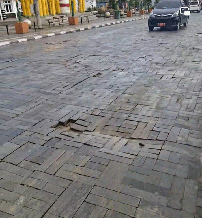 Kondisi ruas Jalan Jenderal Sudirman Sungai Penuh
