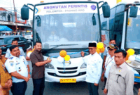 Layanan angkutan perintis milik Perum DAMRI untuk rute Padang Aro–Pelompek