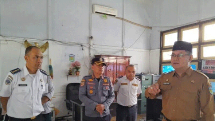 Asisten I Setda Sungai Penuh, Dianda Putra Ditunjuk Wako Alfin Jabat Plt Kadis Perhubungan. Foto : Dianda Putra mulai masuk kantor Dinas Perhubungan Kota Sungai Penuh paska Mundurnya Ledi Seprinal