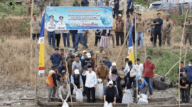 Penebaran benih ikan di Sungai Batang Merao, Desa Pinggir Air, Kecamatan Kumun Debai, Sungai Penuh