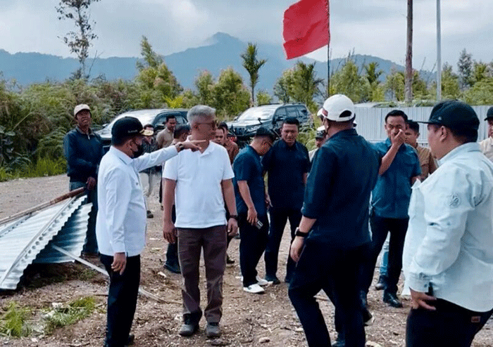  Gubernur turut di dampingi oleh Alfin bersama jajaran pemerintah daerah