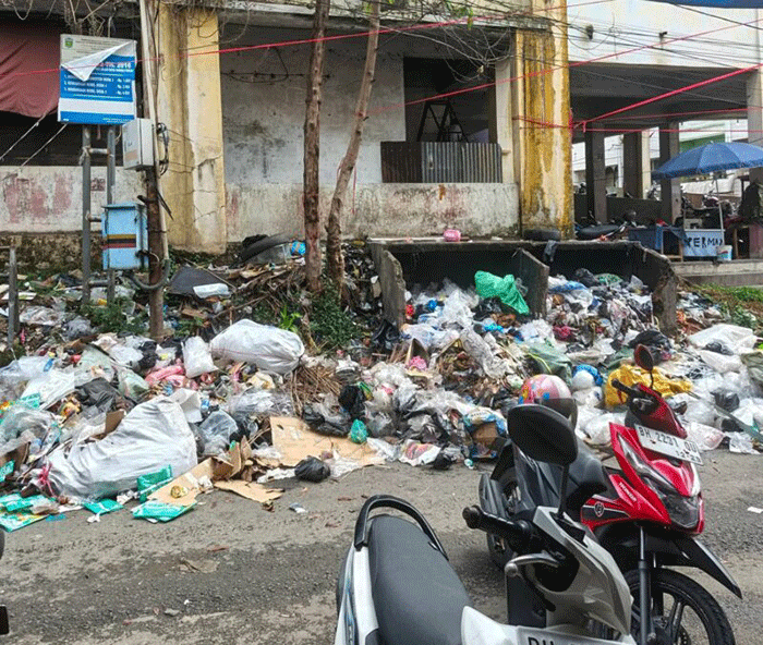 Tumpukan sampah kembali terlihat di sejumlah titik wilayah Kota Sungai Penuh